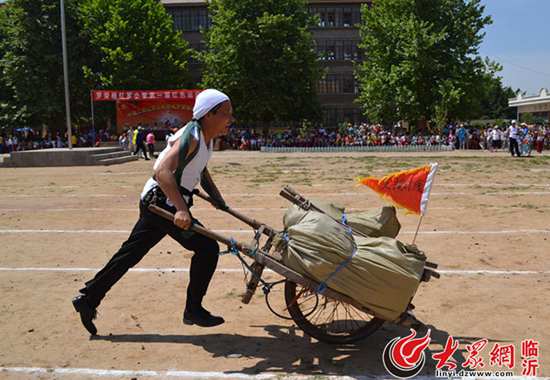 臨沂郯城舉辦首屆紅色運(yùn)動會 擔(dān)架推車齊上陣