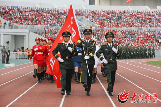 臨沂大學(xué)12443名新生接受軍訓(xùn)成果檢驗(yàn)