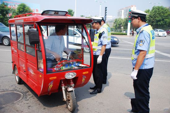 臨沂城區(qū)營運三輪車開始掛牌