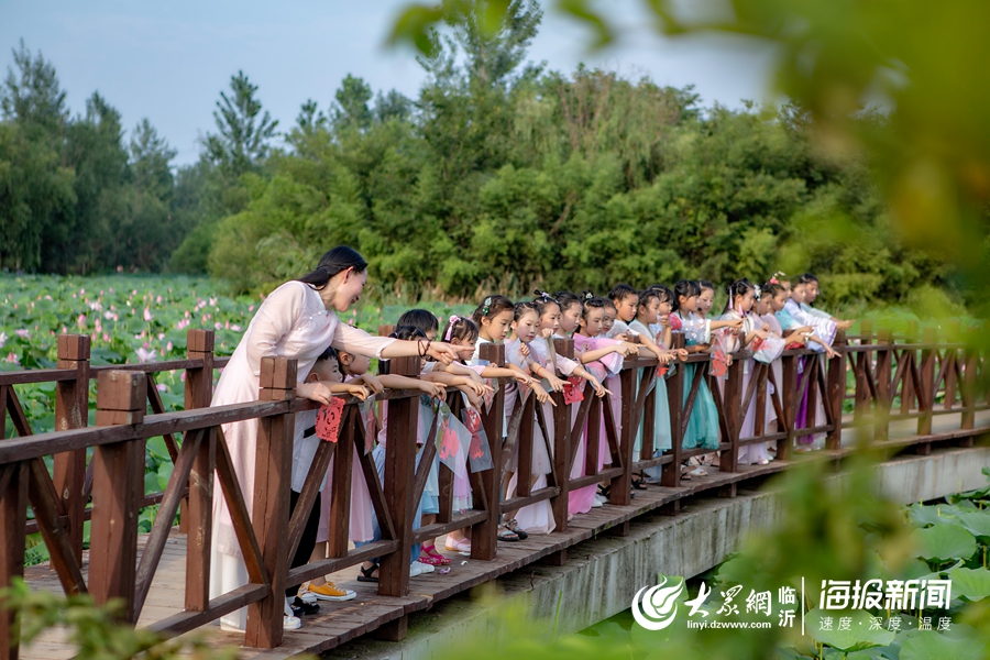 山東省臨沂市羅莊區(qū)：非遺項目進景區(qū) 活態(tài)傳承引游人——“苗苗剪紙”走進武河濕地.jpg